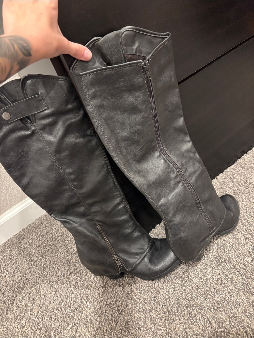 Women’s Zip Up Knee High Boot